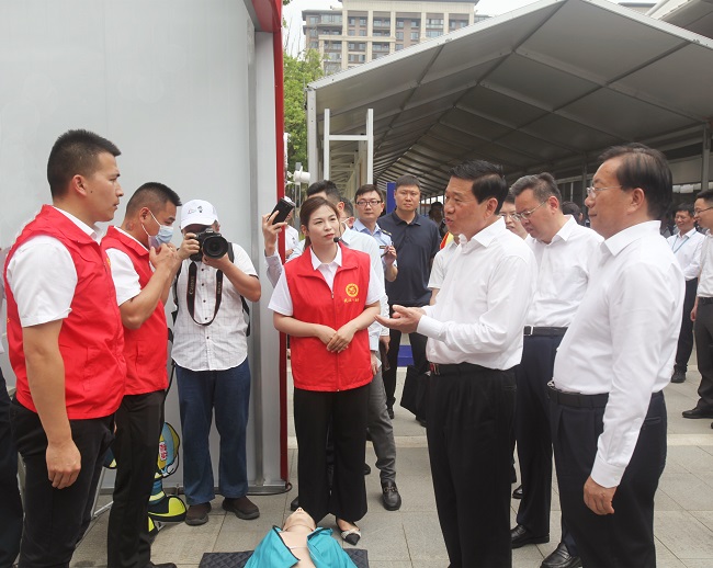 “人人讲安全、个个会应急”全国“安全宣传咨询日”主场活动在湖北武汉举行(图2)