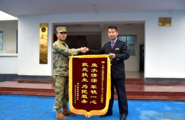 这位获央媒点赞的贵州籍退役军人,两次在列车上救人(图3) 这位获央媒点赞的贵州籍退役军人,两次在列车上救人(图3)