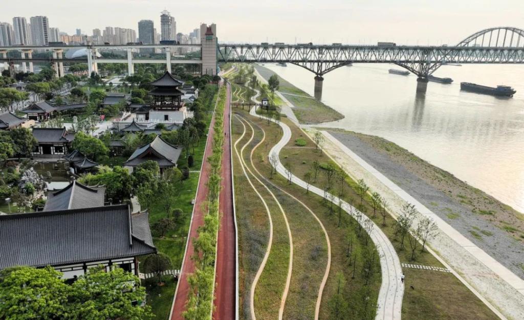 以人民为中心推动文化建设——深入学习贯彻习近平文化思想系列述评之八(图4) 以人民为中心推动文化建设——深入学习贯彻习近平文化思想系列述评之八(图4)