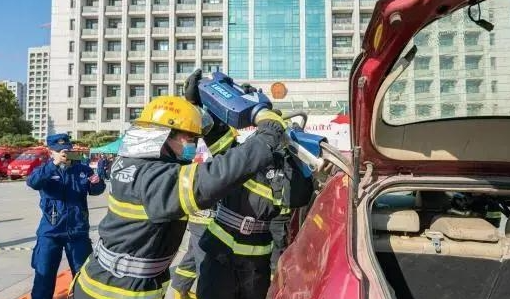 上海奉贤区：退役军人见义勇为，安全值拉满