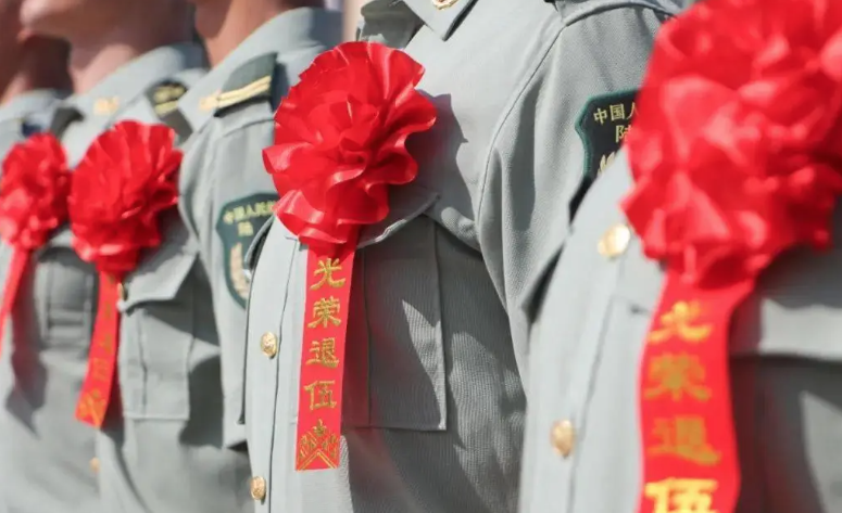 上海闵行区：老兵救老兵 见义勇为传佳话