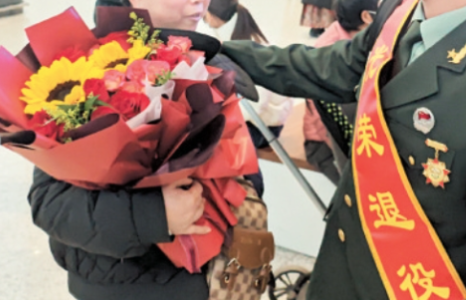 退伍不褪色！危急时刻，他纵身一跃勇救落水老人