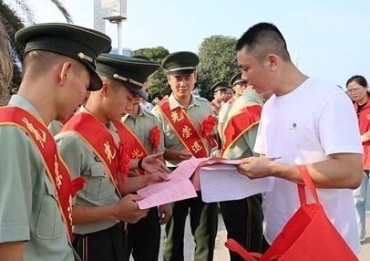 上海奉贤区：退役军人见义勇为，安全值拉满