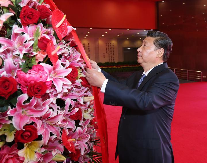 深情致敬英雄 擎举民族精神(图5)