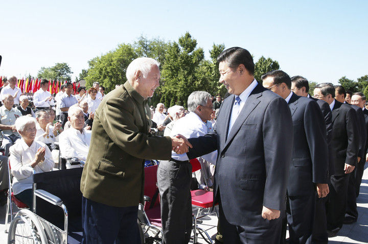 深情致敬英雄 擎举民族精神(图6)