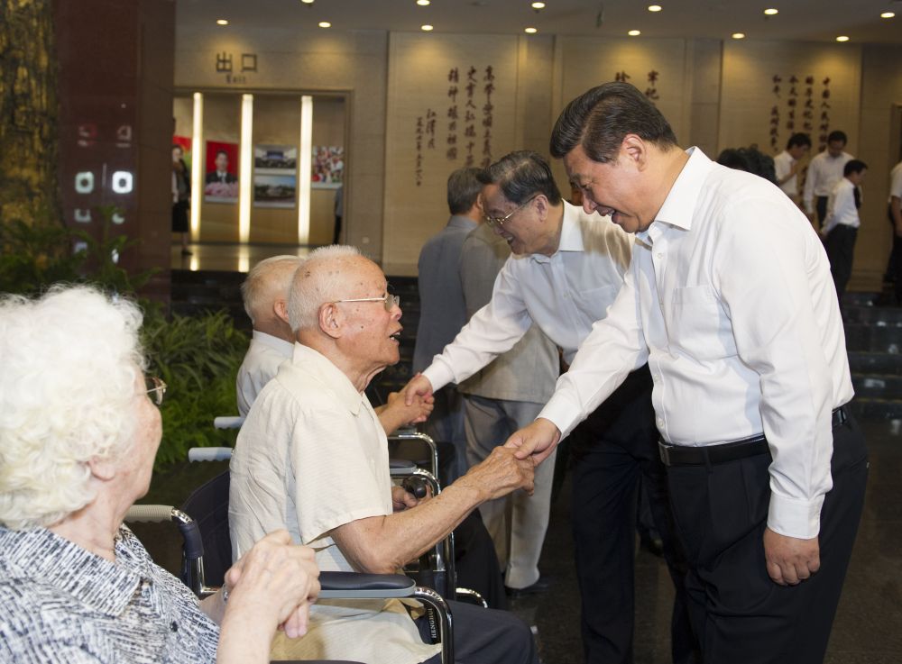 深情致敬英雄 擎举民族精神(图4)