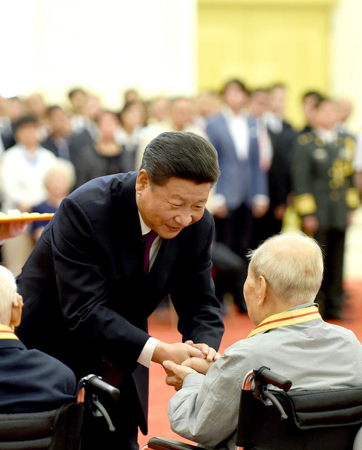 深情致敬英雄 擎举民族精神(图8)