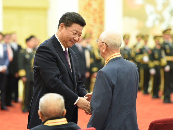 深情致敬英雄 擎举民族精神(图9)