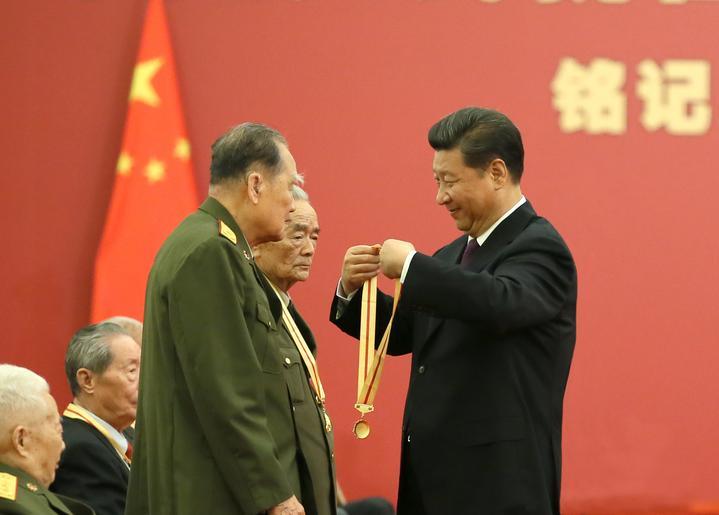 深情致敬英雄 擎举民族精神(图10)