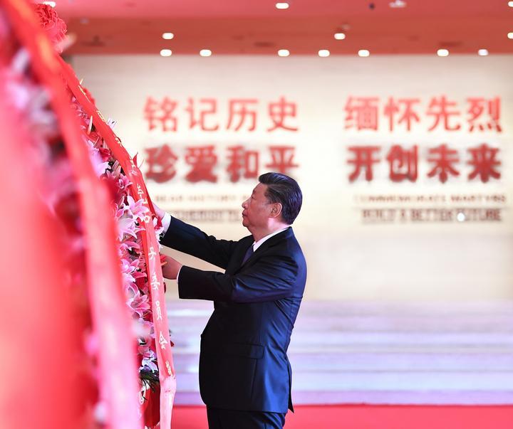 深情致敬英雄 擎举民族精神(图13)