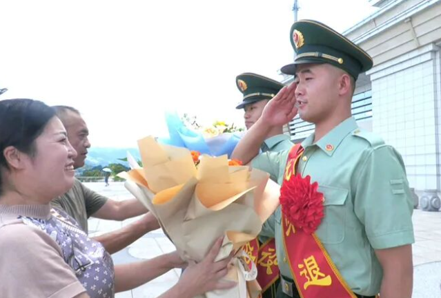 广西百色：退役军人三闯火海勇救残障群众