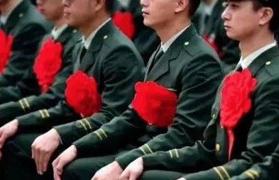 湖南衡阳：老兵本想拍风景，结果救下一条命