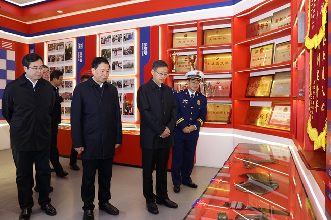 郭文奇同志到应急管理部调研基层党组织建设工作(图2) 郭文奇同志到应急管理部调研基层党组织建设工作(图2)