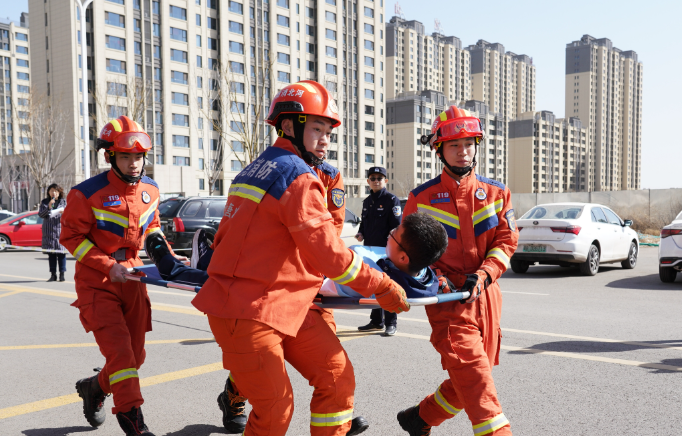 应急管理部举行国家工作人员集体宪法宣誓仪式