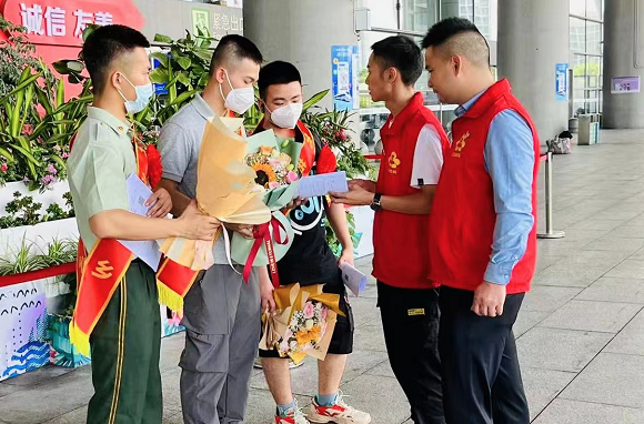 上海：烈焰丹心守护安全