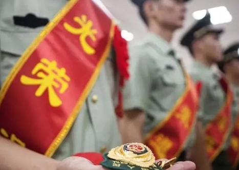 福建漳州：烈焰逆行 他们3分钟打光20具灭火器