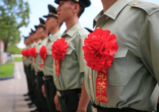 福建漳州：烈焰逆行 他们3分钟打光20具灭火器