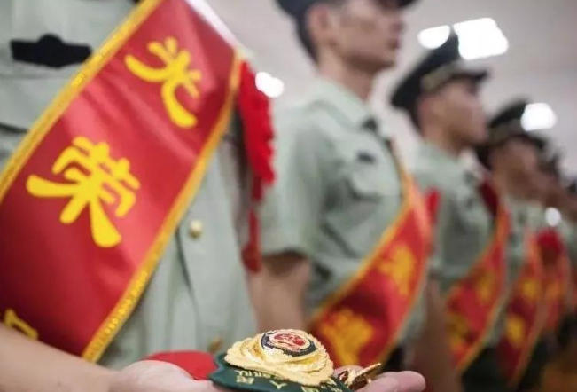 上海金山区：生死一“绳”！七旬老兵勇救落水老人