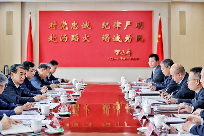 张成中到国家自然灾害防治研究院调研并 参加院党委树立和践行正确政绩观学习教育读书班(图2) 张成中到国家自然灾害防治研究院调研并 参加院党委树立和践行正确政绩观学习教育读书班(图2)