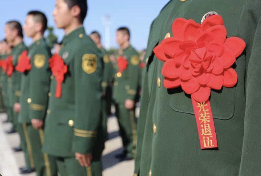 湖南新宁:退役军人冲入火海救出六旬老人