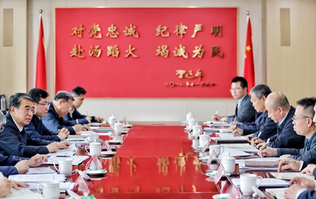 张成中到国家自然灾害防治研究院调研并 参加院党委树立和践行正