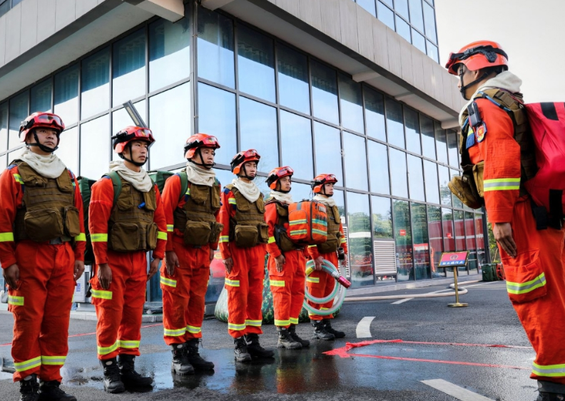 国家防总办公室、应急管理部会商研判  近期南方新一轮强降雨过