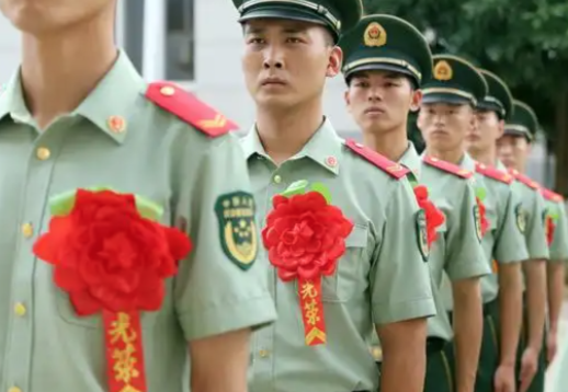 上海金山区：生死一“绳”！七旬老兵勇救落水老人