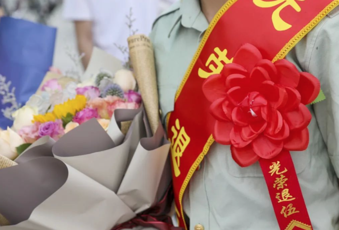 上海松江区：老兵又救人了