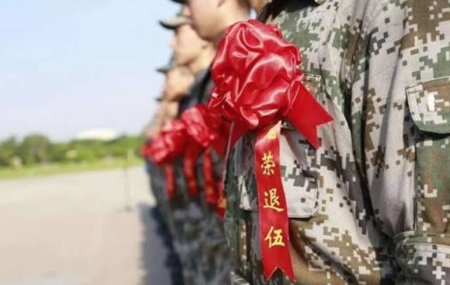 上海松江区:接娃路上变身“急救侠”