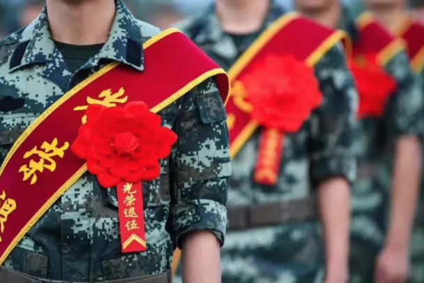 上海松江区：老兵又救人了