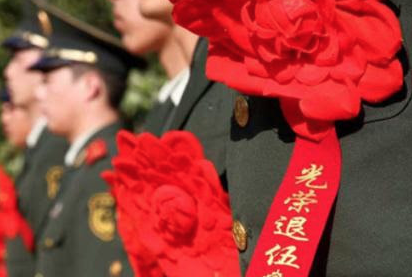 上海普陀区:“最美”的他 挺身而出勇救被困群众