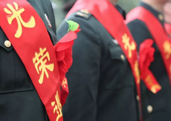 江苏：退役不褪色 爱心永传递